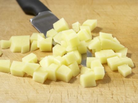 Petersilien-Pastinaken-Suppe Zubereitung Schritt 2 Petersilien-Pastinaken-Suppe Zubereitung Schritt 2
