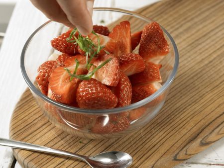 Pikante marinierte Erdbeeren Zubereitung Schritt 5 Pikante marinierte Erdbeeren Zubereitung Schritt 5