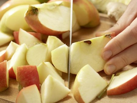 Pikanter Apfel-Ananas-Saft Zubereitung Schritt 1 Pikanter Apfel-Ananas-Saft Zubereitung Schritt 1