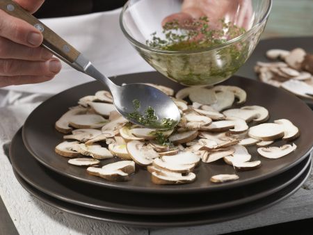 Pilz-Carpaccio Zubereitung Schritt 5 Pilz-Carpaccio Zubereitung Schritt 5