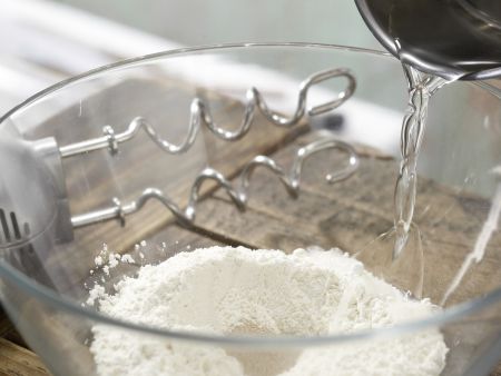 Pizzaschnecken Zubereitung Schritt 1 Pizzaschnecken Zubereitung Schritt 1