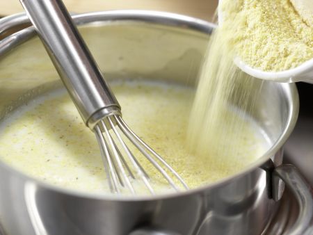 Polentabrei mit Pesto Zubereitung Schritt 1 Polentabrei mit Pesto Zubereitung Schritt 1