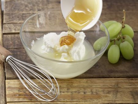 Power-Quark mit Weintrauben Zubereitung Schritt 2 Power-Quark mit Weintrauben Zubereitung Schritt 2