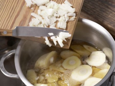 Pürierte Pastinakensuppe Zubereitung Schritt 3 Pürierte Pastinakensuppe Zubereitung Schritt 3