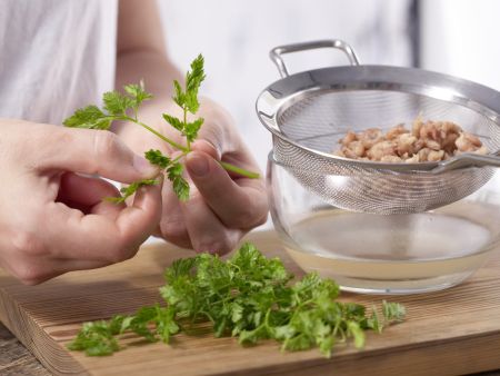 Pürierte Pastinakensuppe Zubereitung Schritt 4 Pürierte Pastinakensuppe Zubereitung Schritt 4