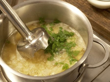 Pürierte Pastinakensuppe Zubereitung Schritt 5 Pürierte Pastinakensuppe Zubereitung Schritt 5