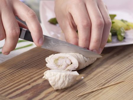 Putenroulade auf Spargelsalat Zubereitung Schritt 10 Putenroulade auf Spargelsalat Zubereitung Schritt 10