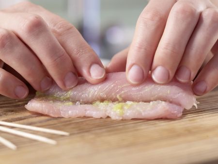 Putenroulade auf Spargelsalat Zubereitung Schritt 4 Putenroulade auf Spargelsalat Zubereitung Schritt 4