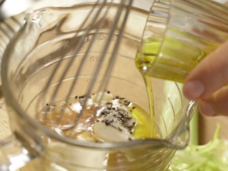 Putenstreifen auf buntem Salat Zubereitung Schritt 2 Putenstreifen auf buntem Salat Zubereitung Schritt 2