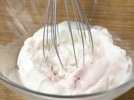Quarkcreme mit Eis und Obst Zubereitung Schritt 3 Quarkcreme mit Eis und Obst Zubereitung Schritt 3