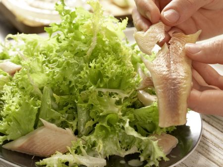 Räucherforelle auf grünem Salat Zubereitung Schritt 7 Räucherforelle auf grünem Salat Zubereitung Schritt 7