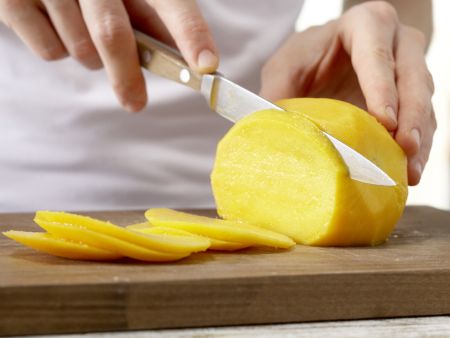 Ricottaklöße auf Apfel-Mango-Rotkohl Zubereitung Schritt 7 Ricottaklöße auf Apfel-Mango-Rotkohl Zubereitung Schritt 7