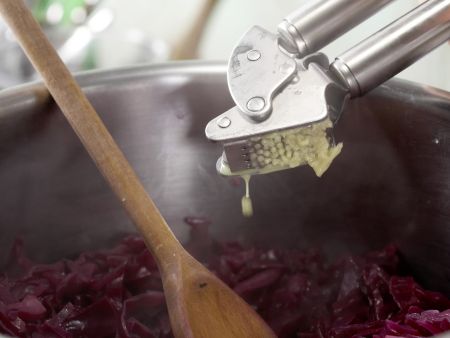 Ricottaklöße auf Apfel-Mango-Rotkohl Zubereitung Schritt 9 Ricottaklöße auf Apfel-Mango-Rotkohl Zubereitung Schritt 9