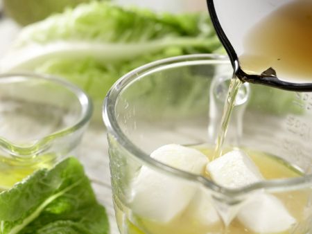 Römersalat mit Birne Zubereitung Schritt 1 Römersalat mit Birne Zubereitung Schritt 1