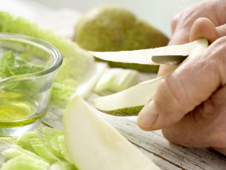Römersalat mit Birne Zubereitung Schritt 6 Römersalat mit Birne Zubereitung Schritt 6