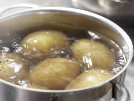 Rosenkohlpüree mit Sesamkartoffeln Zubereitung Schritt 1 Rosenkohlpüree mit Sesamkartoffeln Zubereitung Schritt 1