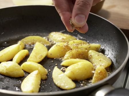 Rosenkohlpüree mit Sesamkartoffeln Zubereitung Schritt 4 Rosenkohlpüree mit Sesamkartoffeln Zubereitung Schritt 4