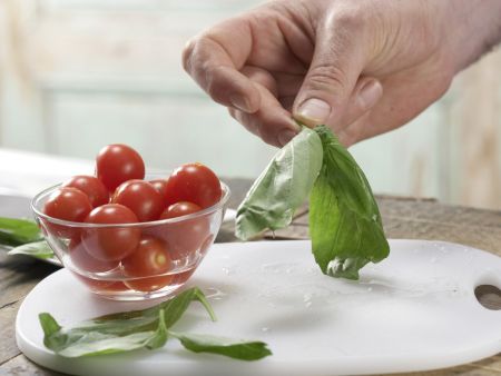 Rot-weiße Spieße Zubereitung Schritt 1 Rot-weiße Spieße Zubereitung Schritt 1