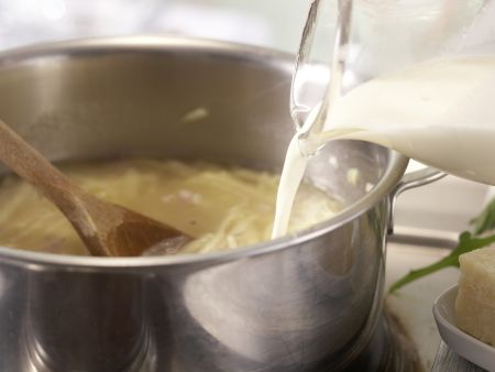 Rucola-Cremesuppe Zubereitung Schritt 3 Rucola-Cremesuppe Zubereitung Schritt 3