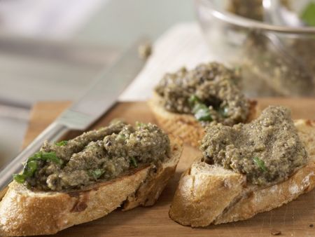 Rucolasalat mit Oliven-Crostini Zubereitung Schritt 7 Rucolasalat mit Oliven-Crostini Zubereitung Schritt 7