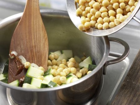 Safran-Kichererbsen mit Lamm Zubereitung Schritt 5 Safran-Kichererbsen mit Lamm Zubereitung Schritt 5