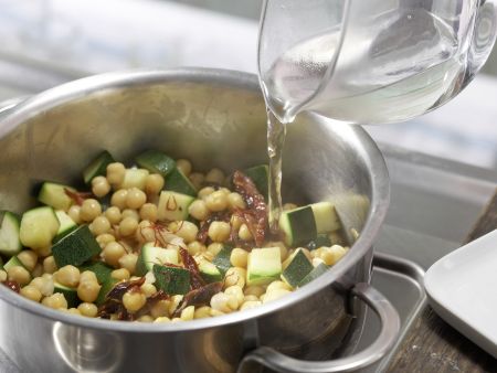Safran-Kichererbsen mit Lamm Zubereitung Schritt 6 Safran-Kichererbsen mit Lamm Zubereitung Schritt 6