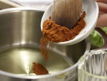 Salat mit Chili-Huhn Zubereitung Schritt 2 Salat mit Chili-Huhn Zubereitung Schritt 2