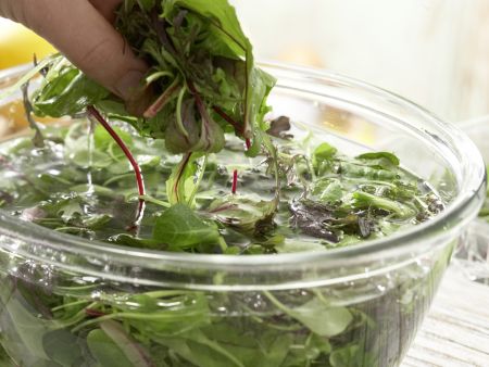 Salat mit Karamellnüssen Zubereitung Schritt 4 Salat mit Karamellnüssen Zubereitung Schritt 4