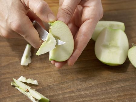 Salatplatte mit pikanten Herzen Zubereitung Schritt 2 Salatplatte mit pikanten Herzen Zubereitung Schritt 2