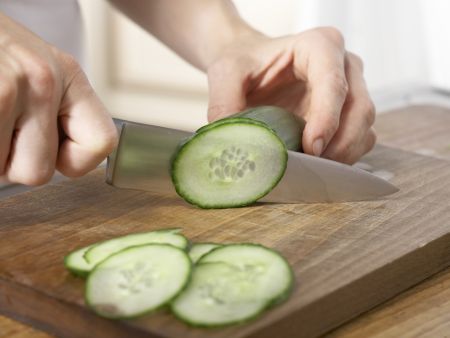 Salatplatte mit pikanten Herzen Zubereitung Schritt 4 Salatplatte mit pikanten Herzen Zubereitung Schritt 4