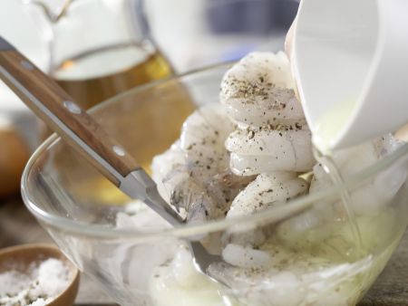Samt-Garnelen Zubereitung Schritt 1 Samt-Garnelen Zubereitung Schritt 1