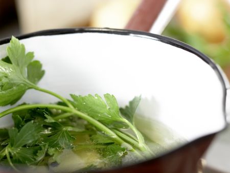 Sauerbraten vom Hähnchen Zubereitung Schritt 1 Sauerbraten vom Hähnchen Zubereitung Schritt 1
