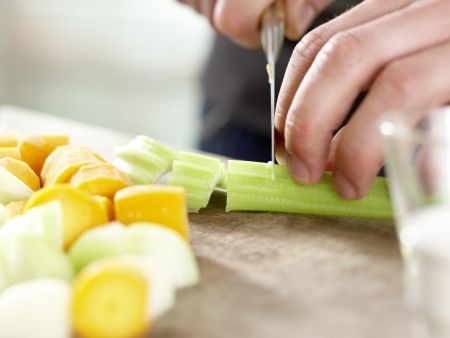 Sauerbraten vom Hähnchen Zubereitung Schritt 2 Sauerbraten vom Hähnchen Zubereitung Schritt 2