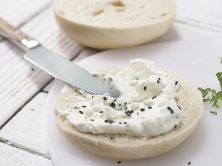 Schafskäse-Bagel Zubereitung Schritt 4 Schafskäse-Bagel Zubereitung Schritt 4