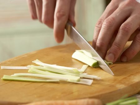 Scharfe Gemüsenudeln Zubereitung Schritt 1 Scharfe Gemüsenudeln Zubereitung Schritt 1