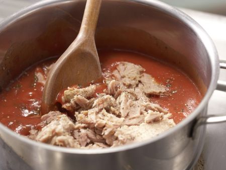 Scharfe Tomaten-Thunfisch-Pasta Zubereitung Schritt 6 Scharfe Tomaten-Thunfisch-Pasta Zubereitung Schritt 6
