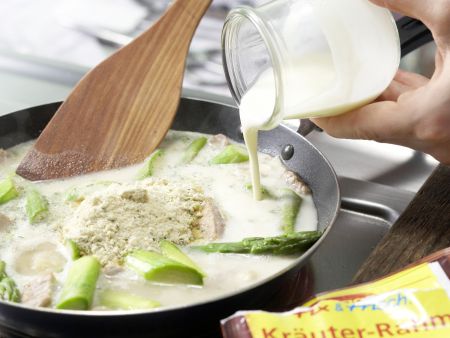 Schnitzelpfanne mit Spargel Zubereitung Schritt 6 Schnitzelpfanne mit Spargel Zubereitung Schritt 6
