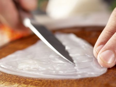 Schwarze Tintenfisch-Pasta Zubereitung Schritt 5 Schwarze Tintenfisch-Pasta Zubereitung Schritt 5