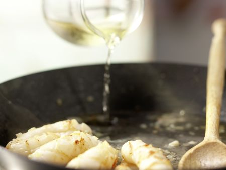 Schwarze Tintenfisch-Pasta Zubereitung Schritt 8 Schwarze Tintenfisch-Pasta Zubereitung Schritt 8