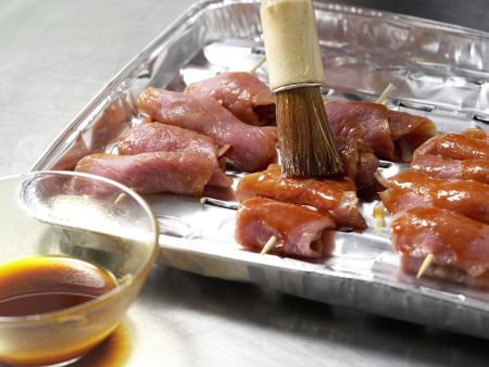 Schweinefilet-Röllchen Zubereitung Schritt 6 Schweinefilet-Röllchen Zubereitung Schritt 6