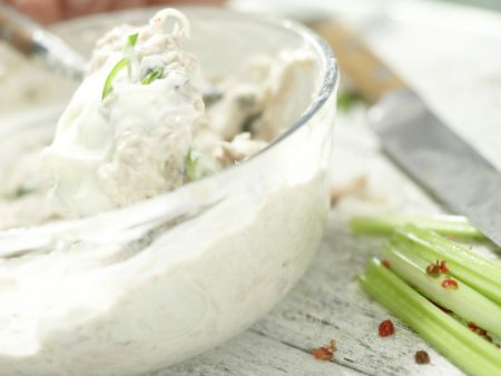 Sellerie-Sticks mit Thunfischcreme Zubereitung Schritt 5 Sellerie-Sticks mit Thunfischcreme Zubereitung Schritt 5