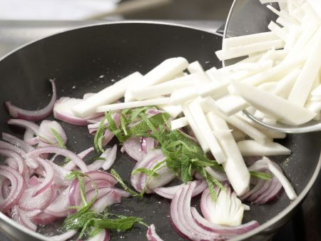 Soba-Nudeln mit Mairüben Zubereitung Schritt 5 Soba-Nudeln mit Mairüben Zubereitung Schritt 5