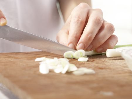 Spätzlepfanne Zubereitung Schritt 2 Spätzlepfanne Zubereitung Schritt 2