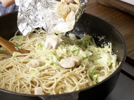 Spaghetti-Topf mit Wirsing Zubereitung Schritt 10 Spaghetti-Topf mit Wirsing Zubereitung Schritt 10