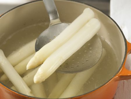 Spargel mit Limetten-Hollandaise Zubereitung Schritt 11 Spargel mit Limetten-Hollandaise Zubereitung Schritt 11