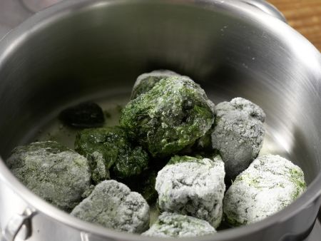 Spinatsalat mit Sesam Zubereitung Schritt 1 Spinatsalat mit Sesam Zubereitung Schritt 1