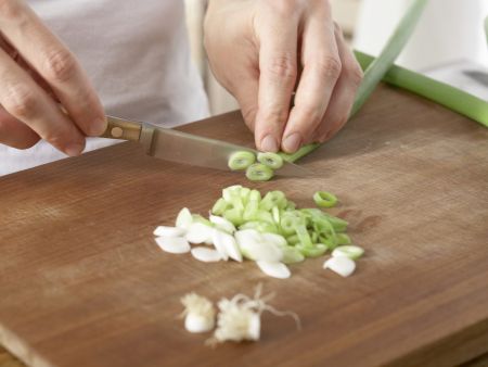 Spinatsalat mit Sesam Zubereitung Schritt 3 Spinatsalat mit Sesam Zubereitung Schritt 3
