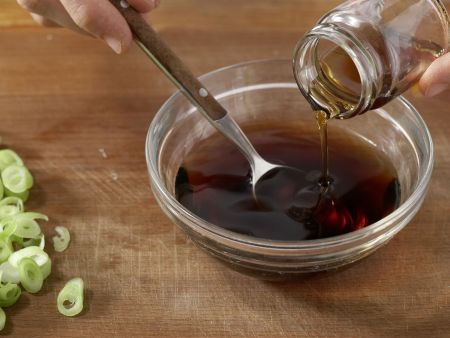 Spinatsalat mit Sesam Zubereitung Schritt 4 Spinatsalat mit Sesam Zubereitung Schritt 4