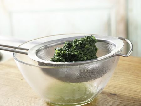 Spinatsalat mit Sesam Zubereitung Schritt 5 Spinatsalat mit Sesam Zubereitung Schritt 5