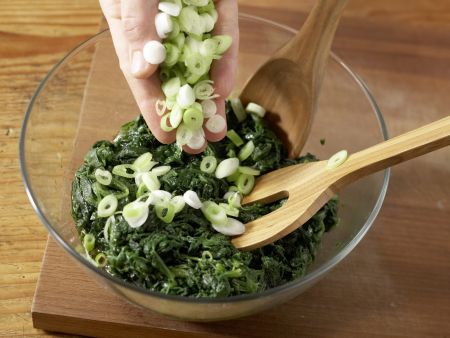 Spinatsalat mit Sesam Zubereitung Schritt 6 Spinatsalat mit Sesam Zubereitung Schritt 6